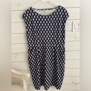 Boden women’s 100% cotton short sleeve blue and white dress size 16-18